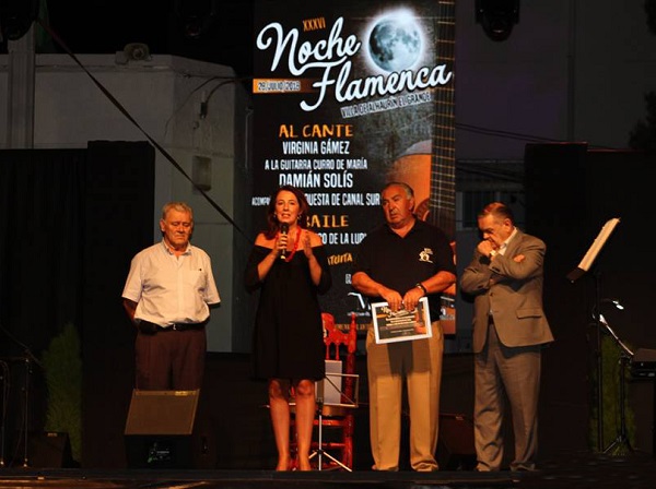 Alcaldesa y presidentes peñas en Noche Flamenca Alhaurín el Grande